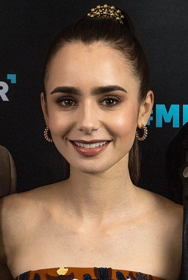 <strong>Lily Collins</strong>. Bilde Neil Grabowsky.